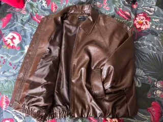 Cazadora efecto piel bomber marrón