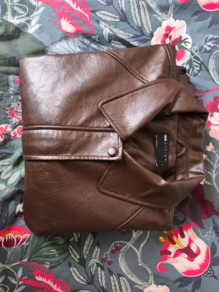 Cazadora efecto piel bomber marrón