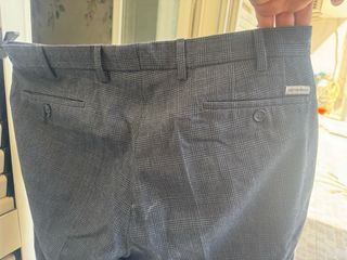 Pantaloni Burberry a scacchi grigi sartoriale.