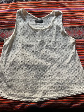 Blusa tirantes New Feeling bordada