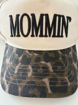 Gorra MOMMIN' camuflaje-NUEVA