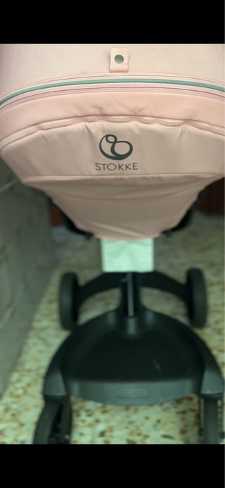 Carro de bebé rosa
