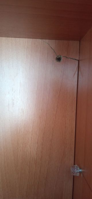 Estantería de madera.