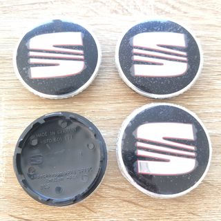 TAPABUJES SEAT 56mm NEGROS - EMBLEMA LLANTAS SEAT