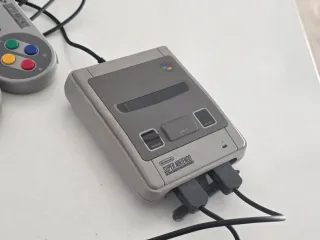 Super Nintendo Mini SNES Classic + 2 Mandos