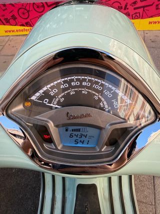 Vespa GTS 125 Scooter Automática