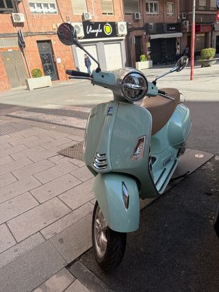 Vespa GTS 125 Scooter Automática