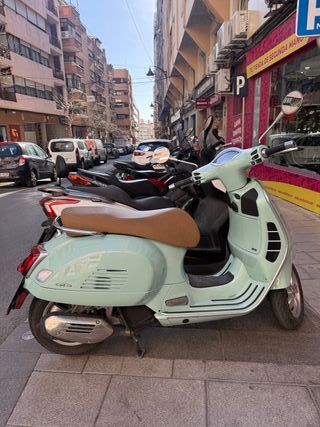 Vespa GTS 125 Scooter Automática