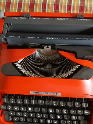 Máquina de Escribir Olivetti Lettera 10 Roja