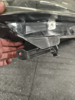 Faro Derecho Peugeot 208