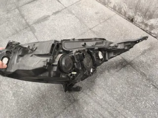 Faro Derecho Peugeot 208