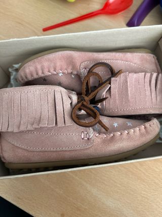Botas de niña preguntar si. Compromiso