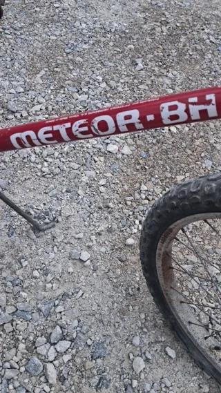 Bicicleta BMX Roja METEOR BH