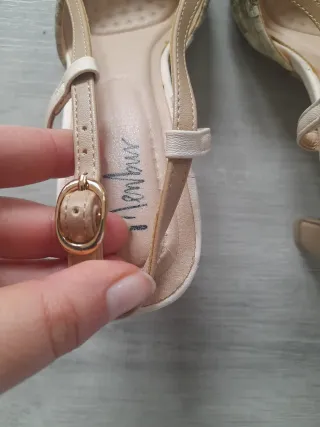 Zapatos de tacón estampado serpiente