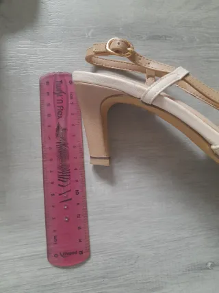 Zapatos de tacón estampado serpiente