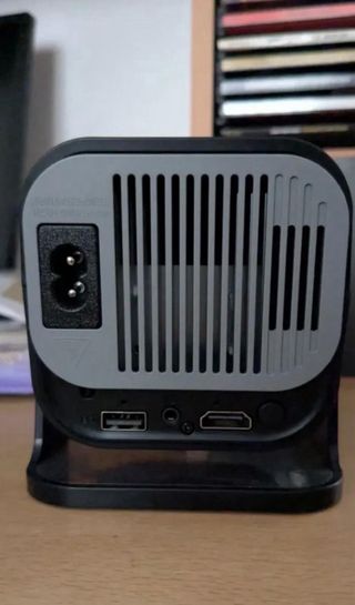 Proyector Portátil Negro y Gris