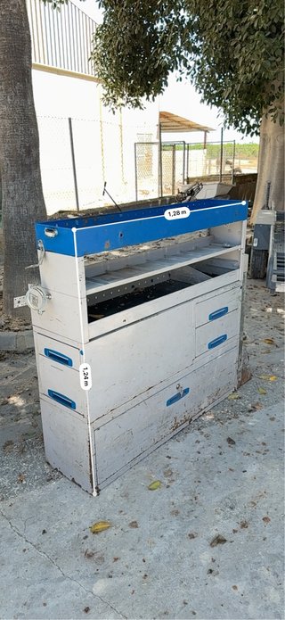 Muebles para furgoneta con cajones y gato