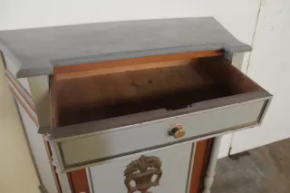 Mueble de entrada verde y marrón