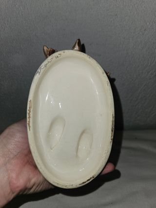 Statuina Bambina con Gallina in Ceramica