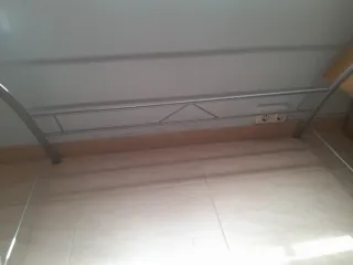 Escritorio de cristal y metal