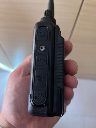 Yaesu FT5D Radio Portátil