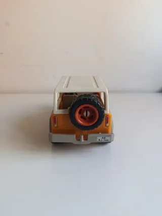 Coche 4x4 con remolque caballo tipo Playmobil