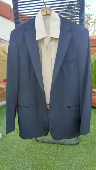 Traje de comunión beige y negro