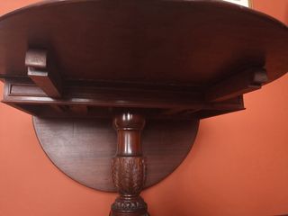 Antigua mesa de alas