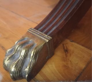 Antigua mesa de alas