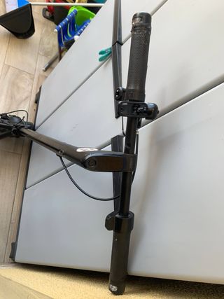 Patinete eléctrico negro