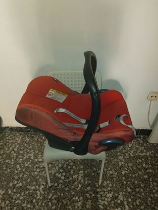 Silla de coche para bebé roja