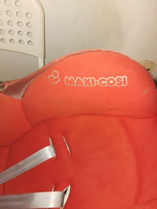 Silla de coche para bebé roja