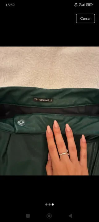 Falda efecto piel verde botella