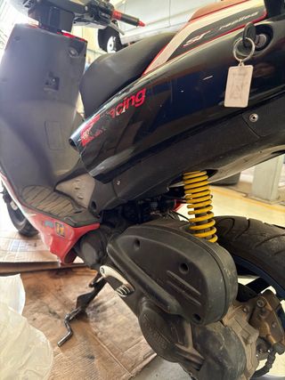 Scooter Aprilia SR 50 Roja y Negra