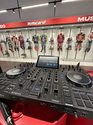 Denon DJ Prime 4 Controlador DJ + Case UDG