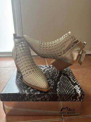 Botas MODA SHOES doradas talla 37