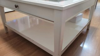 Mesa baja blanca