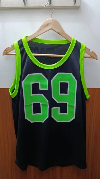Camiseta sin mangas negra y verde Talla L