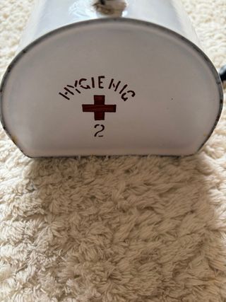 Antigua jarra para lavativas esmaltada