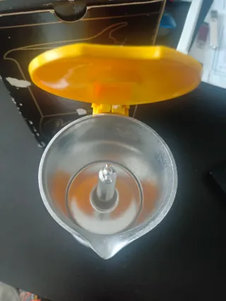 Cafetera Italiana Blanca y Amarilla