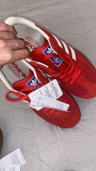Zapatos Adidas Rojos y Blancos nuevos con etiqueta