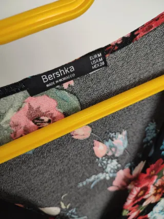 Body Bershka floral manga larga talla M