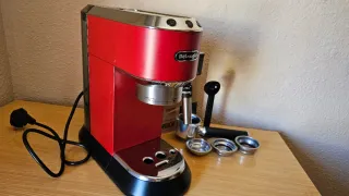 *NUEVA*Cafetera DeLonghi Dedica EC685 R+Accesorios
