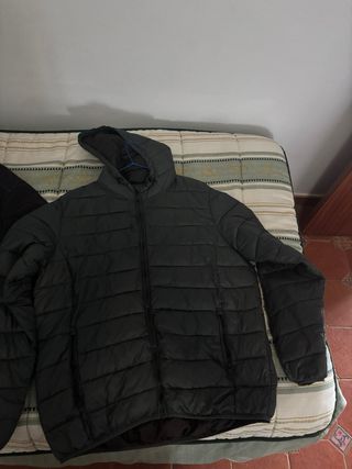 Chaleco largo blanco con capucha