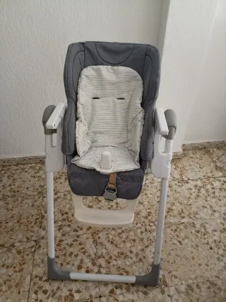 Trona bebé, muy buen estado.