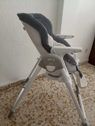 Trona bebé, muy buen estado.