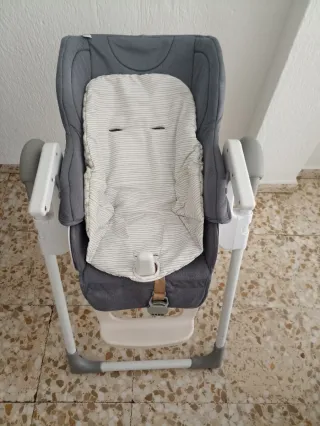 Trona bebé, muy buen estado.