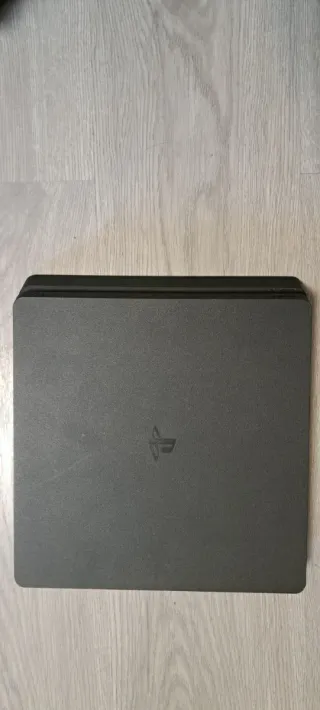 PS4 (PlayStation 4) Negra + 2 Mandos y 4 Juegos