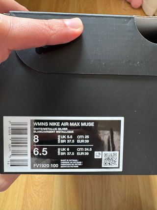 Zapatillas Nike Plata y Blanco