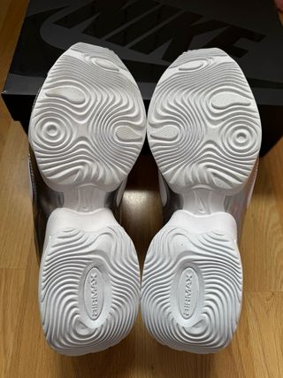 Zapatillas Nike Plata y Blanco